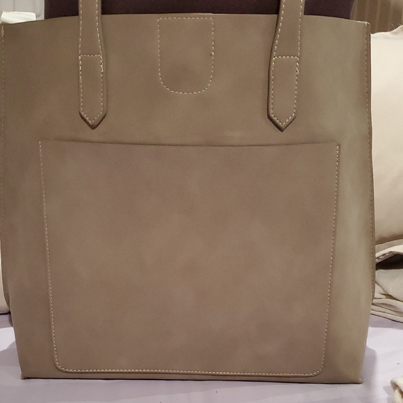 Shiraleah Handbags - Shiraleah Taupe Tote with Front Pocket